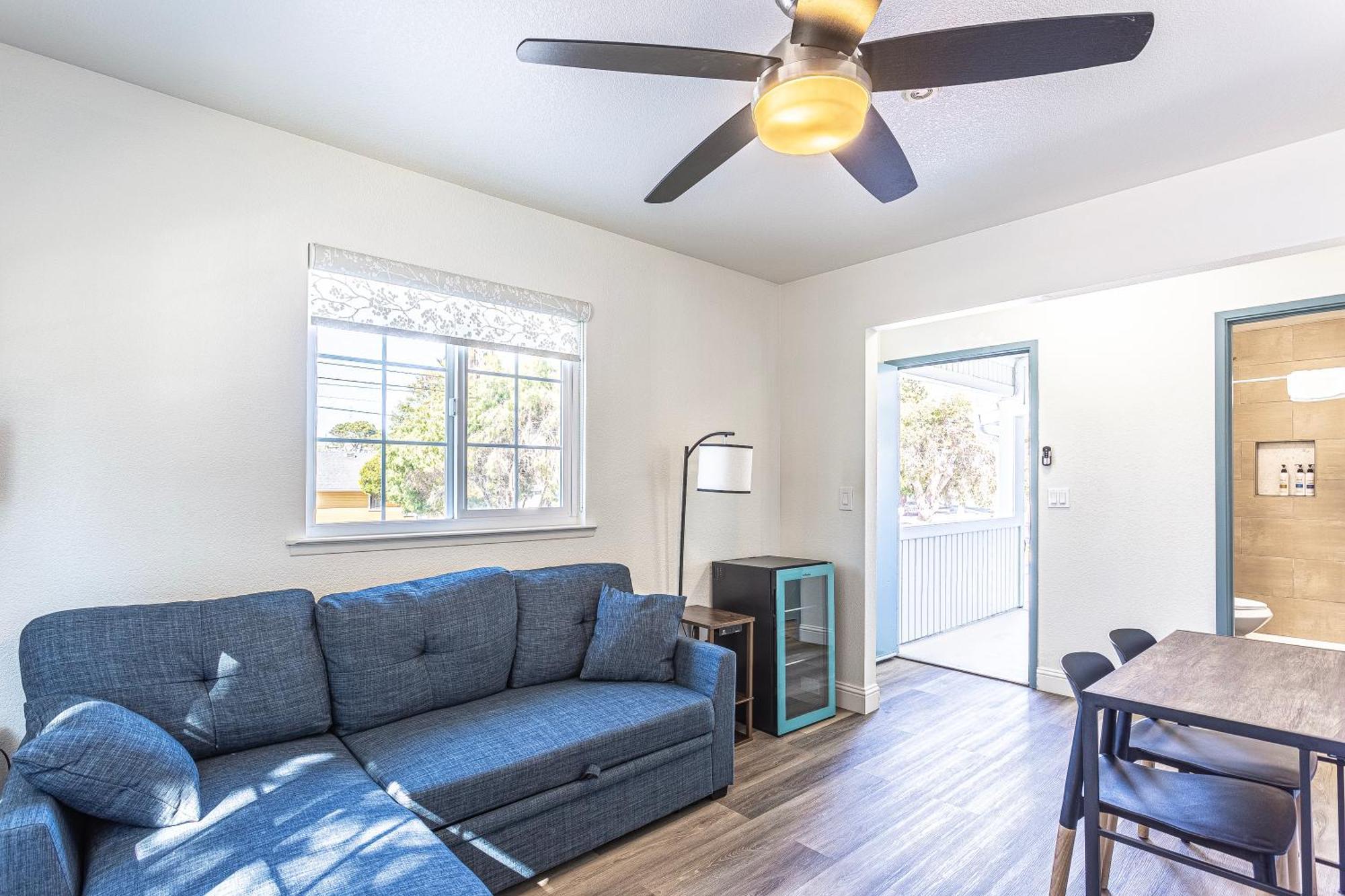 Coastal Breeze Motel 2*