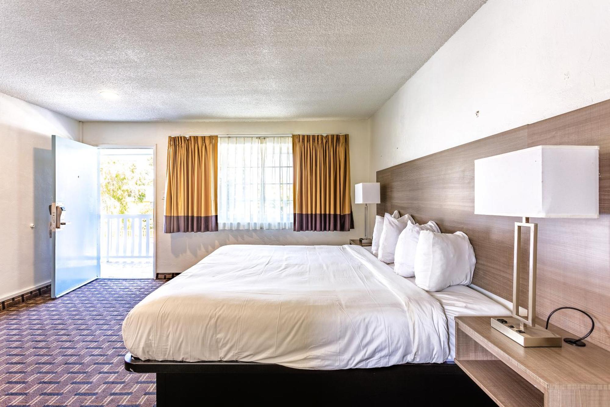 Coastal Breeze Motel